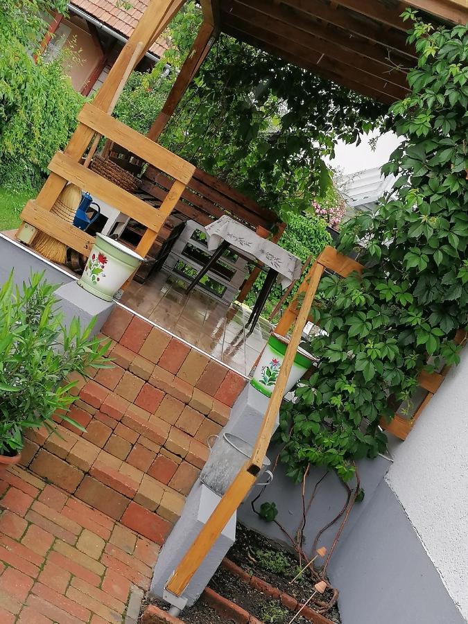Menta Apartman Mezőkövesd Екстериор снимка