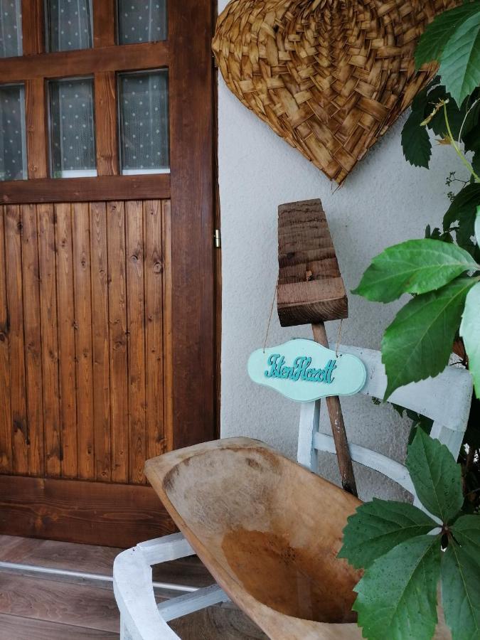 Menta Apartman Mezőkövesd Екстериор снимка