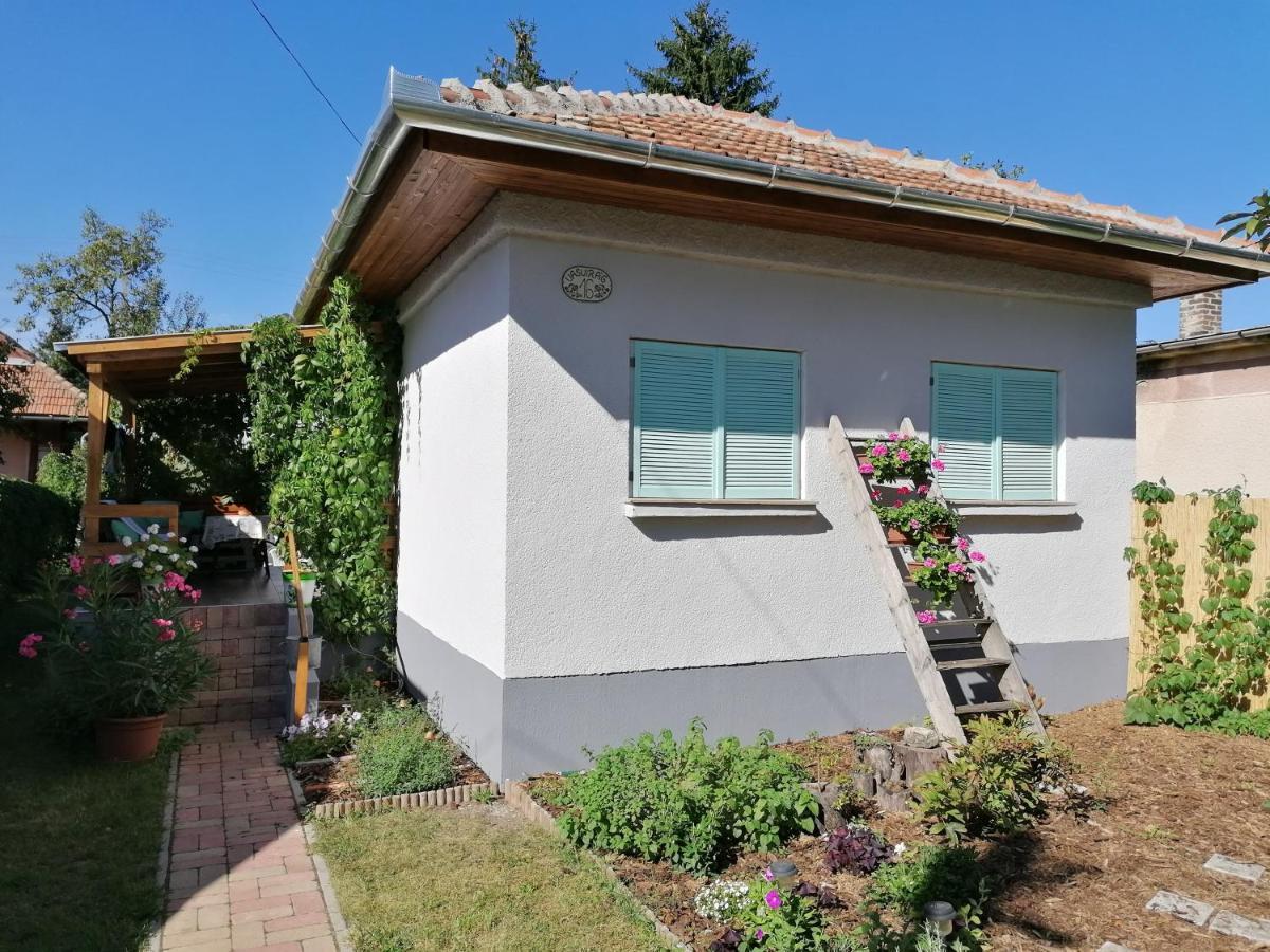 Menta Apartman Mezőkövesd Екстериор снимка