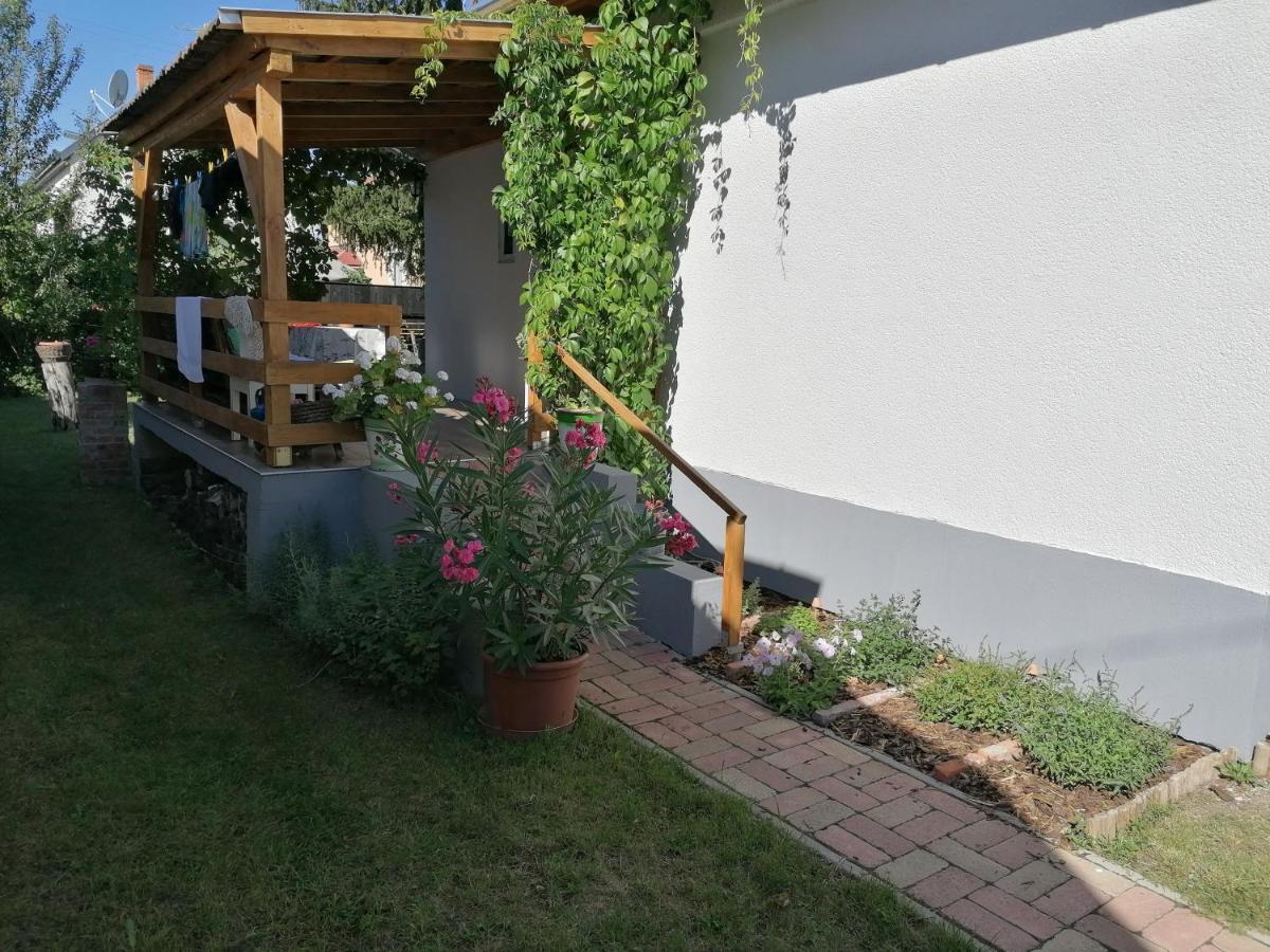Menta Apartman Mezőkövesd Екстериор снимка