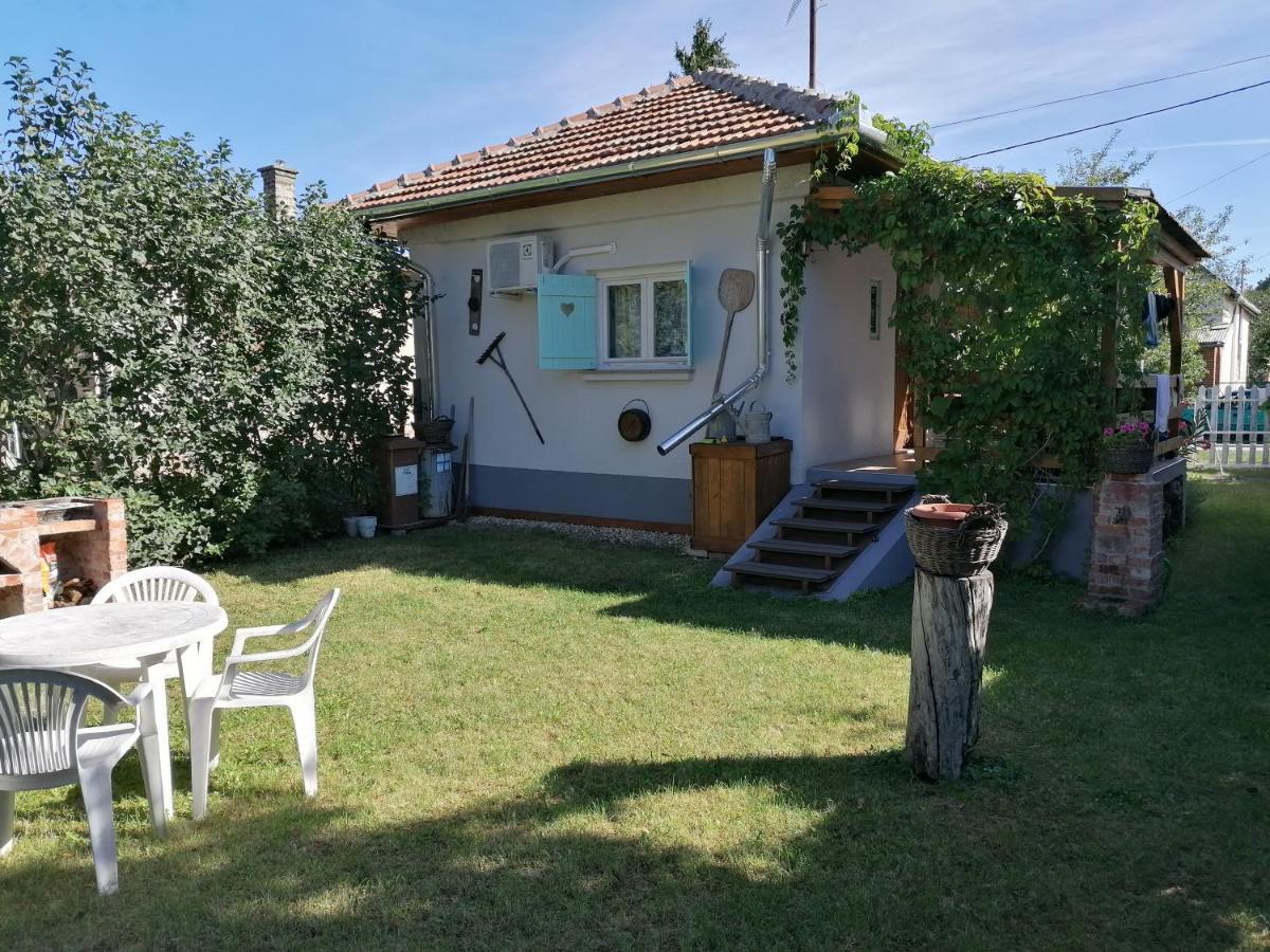 Menta Apartman Mezőkövesd Екстериор снимка